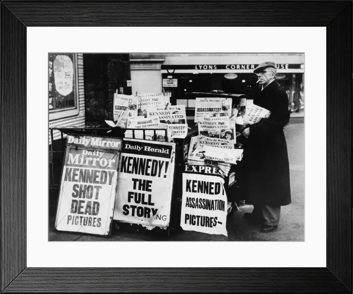 Framed Print : Headlines at near London's Trafalgar Square announce the news of President Kennedy's assassination. Nov. 23, 1963