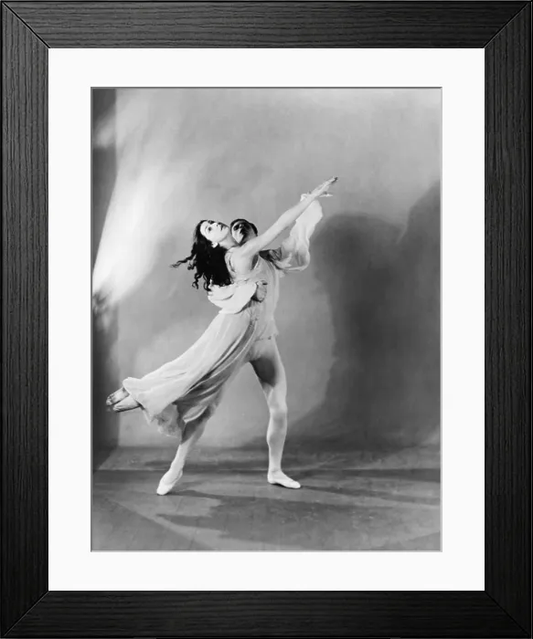 Framed Print : Margot Fonteyn (1919-1991) and Michael Somes (1917-1994) in Sadler's Wells Royal Ballet's production of Frederick Ashton's, DANTE SONATA, 1940