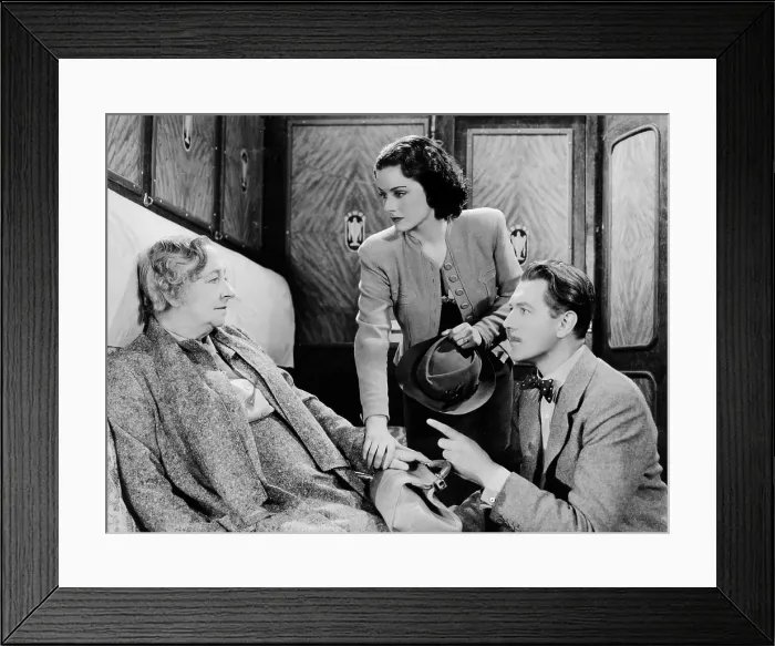 Framed Print : THE LADY VANISHES, Dame May Whitty, Margaret Lockwood, Michael Redgrave, 1938