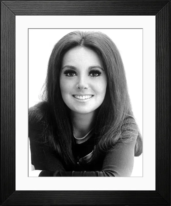 Framed Print : THIEVES, Marlo Thomas, 1977. Paramount / courtesy Everett Collection Framed Print : THIEVES, Marlo Thomas, 1977. Paramount / courtesy Everett Collection
