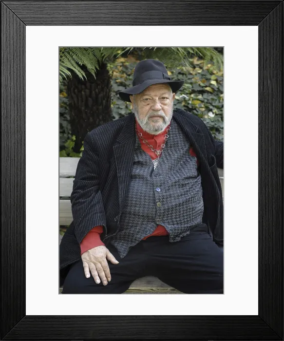 Framed Print : BERLINGPeter (1934). Writer. 2007. Oscar Elias / AISA / Everett Collection (184750)**US SALES ONLY** Framed Print : BERLINGPeter (1934). Writer. 2007. Oscar Elias / AISA / Everett Collection (184750)**US SALES ONLY**