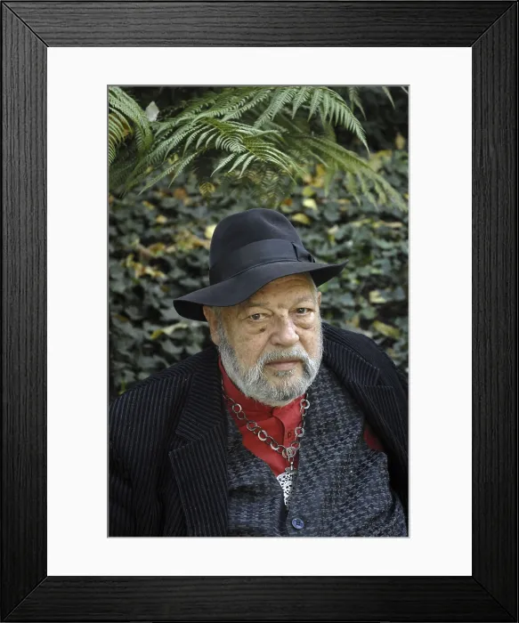 Framed Print : BERLINGPeter (1934). Writer. 2007. Oscar Elias / AISA / Everett Collection (184751)**US SALES ONLY** Framed Print : BERLINGPeter (1934). Writer. 2007. Oscar Elias / AISA / Everett Collection (184751)**US SALES ONLY**