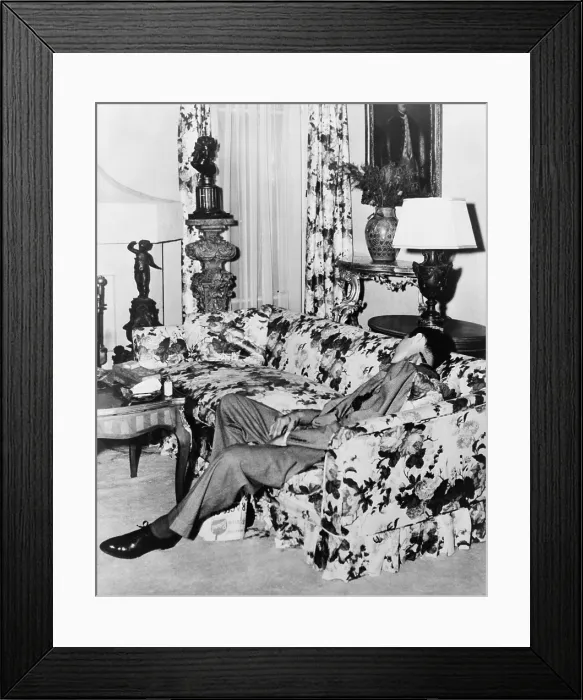 Framed Print : Benny Bugsy Siegel (1906-1947), shot dead on the sofa of Beverly Hills home on June 20, 1947