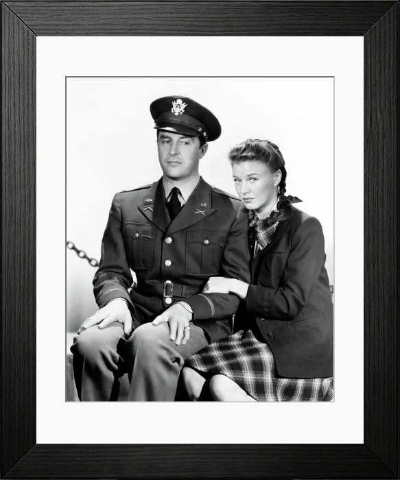 Framed Print : THE MAJOR AND THE MINOR, Ray Milland, Ginger Rogers, 1942 Framed Print : THE MAJOR AND THE MINOR, Ray Milland, Ginger Rogers, 1942