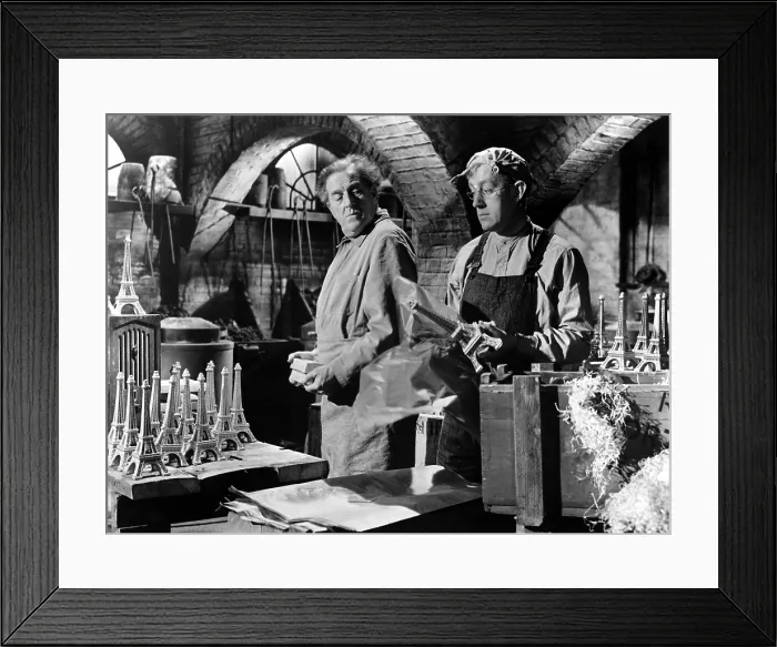 Framed Print : THE LAVENDER HILL MOB, Stanley Holloway, Alec Guinness, 1951