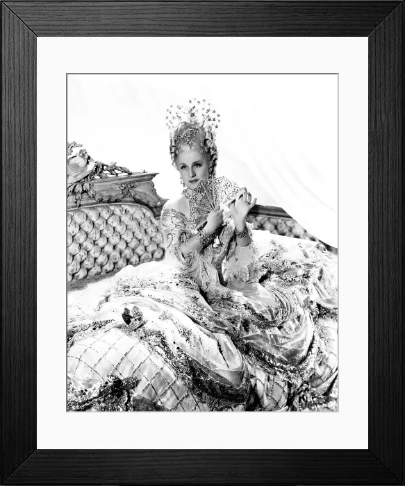 Framed Print : MARIE ANTOINETTE, Norma Shearer (in a costume by Adrian and a wig by Sydney Guilaroff), 1938