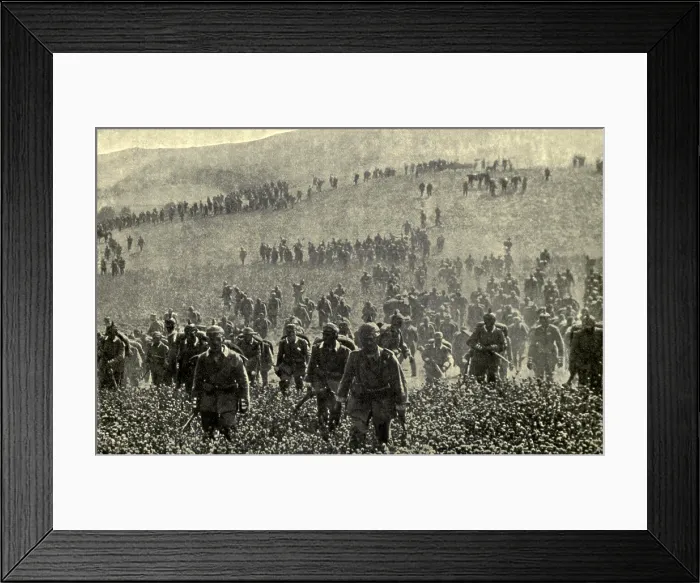 Framed Print : World War 1. German infantry advancing during pre-WW1 maneuvers. Ca. 1914