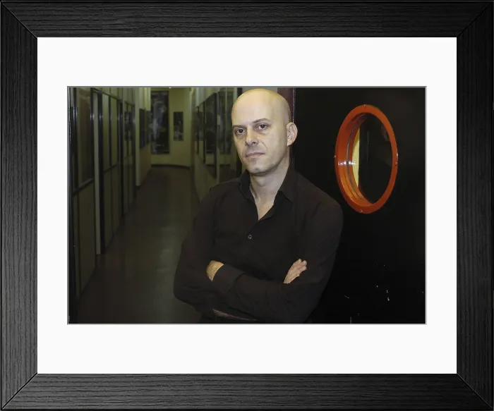 Framed Print : TUBAUDaniel. Writer. 2007. Oscar Elias / AISA / Everett Collection (184761)**US SALES ONLY** Framed Print : TUBAUDaniel. Writer. 2007. Oscar Elias / AISA / Everett Collection (184761)**US SALES ONLY**