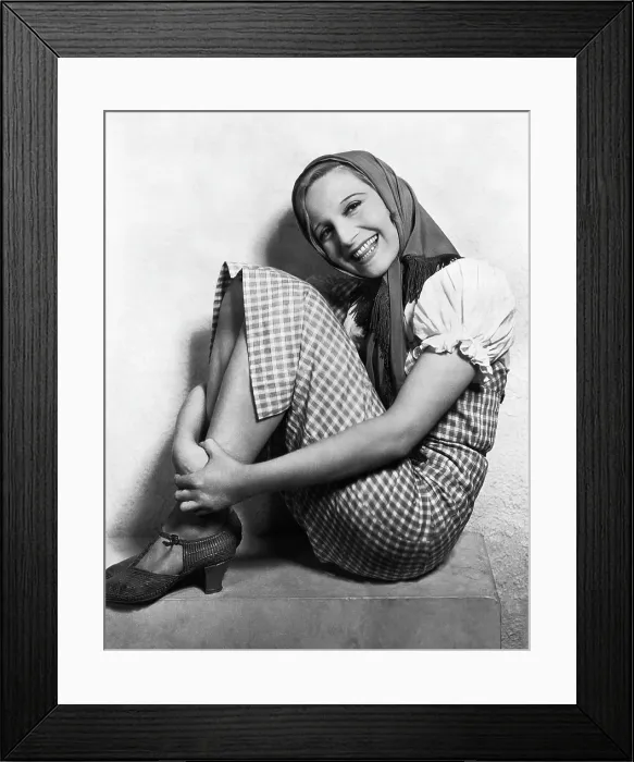 Framed Print : ESCAPE ME NEVER, Elisabeth Bergner, 1935
