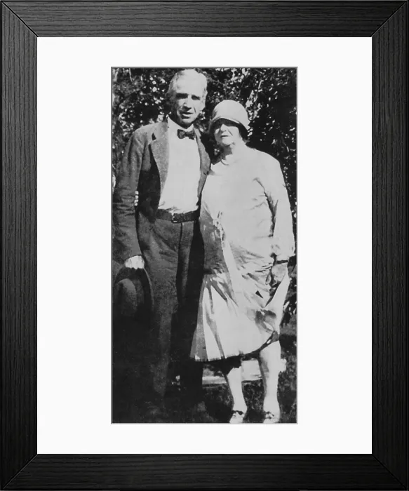 Framed Print : Kate Ma Barker (1873-1935) with her boyfriend, Arthur Dunlop Framed Print : Kate Ma Barker (1873-1935) with her boyfriend, Arthur Dunlop