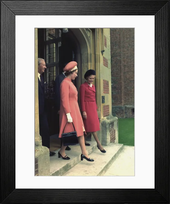 Framed Print : Queen Elizabeth and First Lady Pat Nixon are followed by Prime Minister Edward Heath and President Nixon hidden behind the Queen. Oct. 05 1970