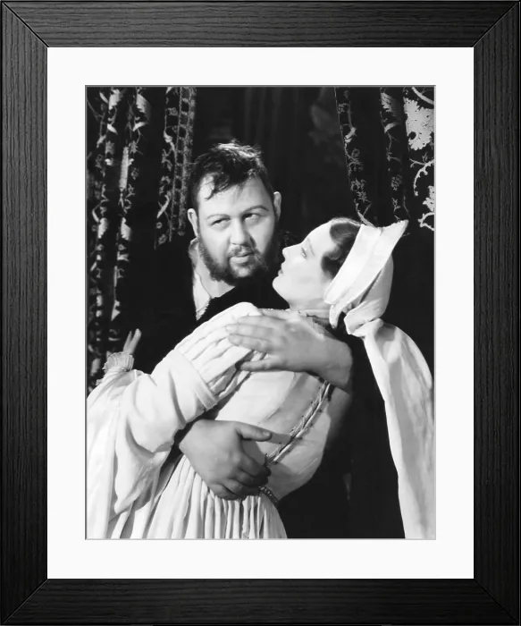 Framed Print : THE PRIVATE LIFE OF HENRY VIII, from left: Charles Laughton as Henry VIII, Binnie Barnes as Katherine Howard, 1933 Framed Print : THE PRIVATE LIFE OF HENRY VIII, from left: Charles Laughton as Henry VIII, Binnie Barnes as Katherine Howard, 1933