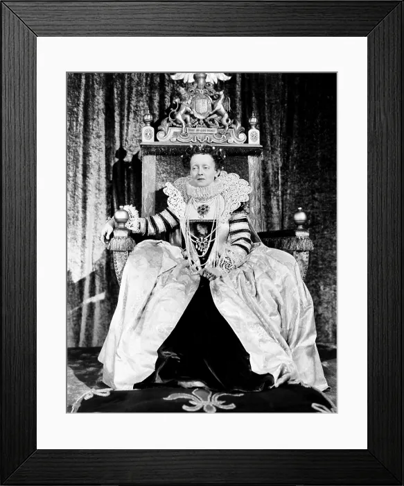 Framed Print : THE PRIVATE LIVES OF ELIZABETH AND ESSEX, Bette Davis, 1939 Framed Print : THE PRIVATE LIVES OF ELIZABETH AND ESSEX, Bette Davis, 1939