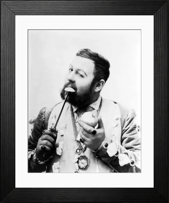 Framed Print : THE PRIVATE LIFE OF HENRY VIII, Charles Laughton as King Henry VIII, 1933 Framed Print : THE PRIVATE LIFE OF HENRY VIII, Charles Laughton as King Henry VIII, 1933
