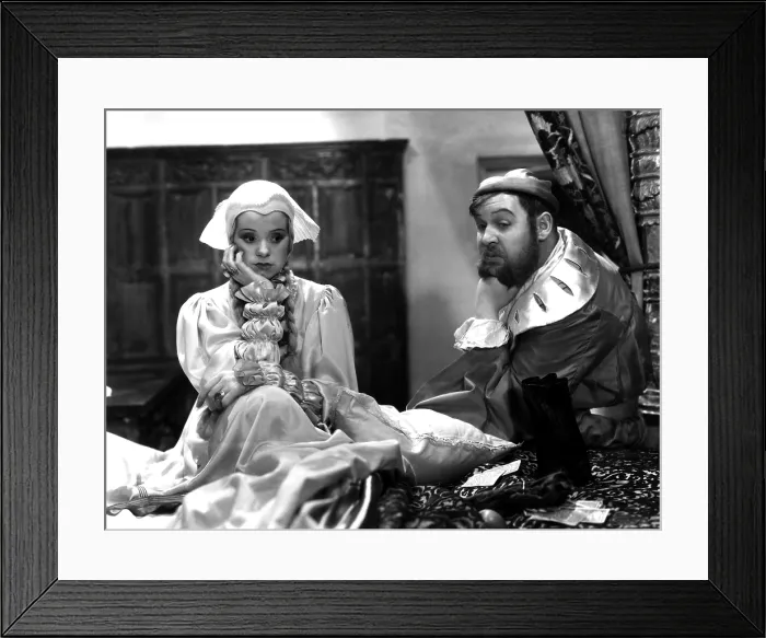 Framed Print : THE PRIVATE LIFE OF HENRY VIII, Elsa Lanchester, Charles Laughton, 1933