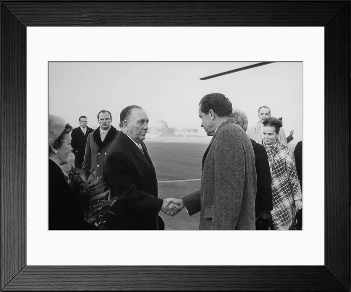 Framed Print : President Nixon shakes hands with Mayor Richard Daley on his arrival in Chicago Illinois Framed Print : President Nixon shakes hands with Mayor Richard Daley on his arrival in Chicago Illinois