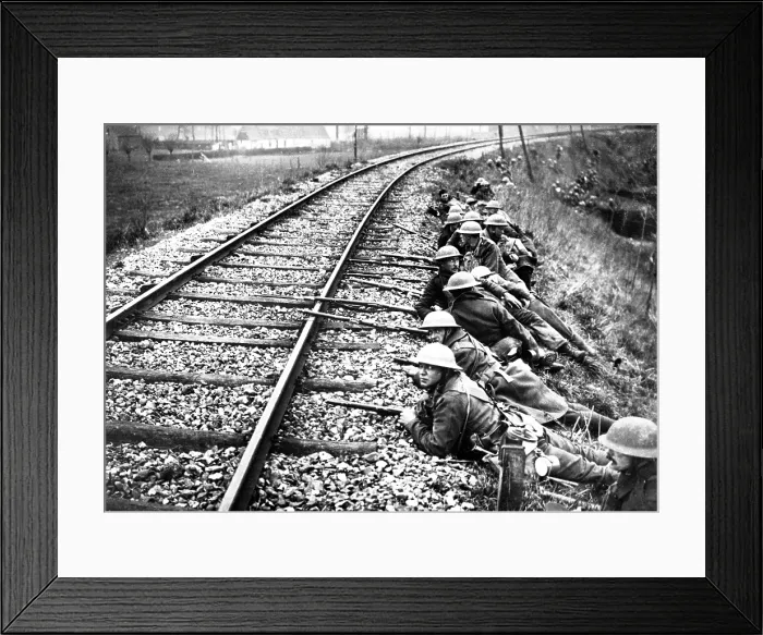 Framed Print : British World War I troops defending the railway line. Melville, France, during the German Spring offensive in the Ypres Salient. April 11, 1918