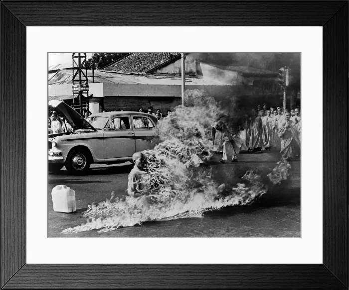 Framed Print : Buddhist monk Thich Quang Duc, protest Vietnamese government oppression of Buddhists, poured gasoline over his body and set himself on fire
