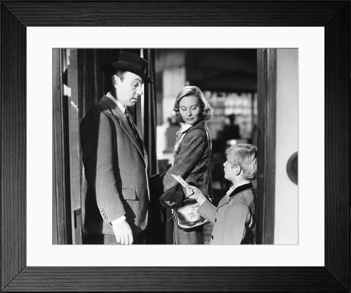 Framed Print : THE FALLEN IDOL, from left, Ralph Richardson, Michele Morgan, Bobby Henrey, 1948