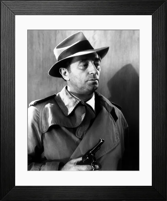 Framed Print : FAREWELL MY LOVELY, Robert Mitchum, 1975 Framed Print : FAREWELL MY LOVELY, Robert Mitchum, 1975