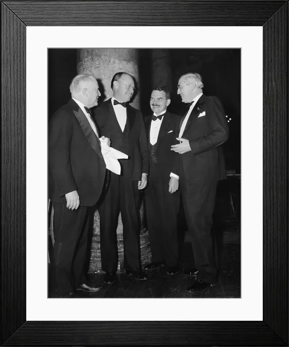 Framed Print : 1940 GOP hopefuls at the Willard Hotel in Washington, D.C. April 21, 1939. L-R: Newspaper editor William A. White, Sen. Robert Taft, Ohio; NYC District Attorney, Thomas E Framed Print : 1940 GOP hopefuls at the Willard Hotel in Washington, D.C. April 21, 1939. L-R: Newspaper editor William A. White, Sen. Robert Taft, Ohio; NYC District Attorney, Thomas E