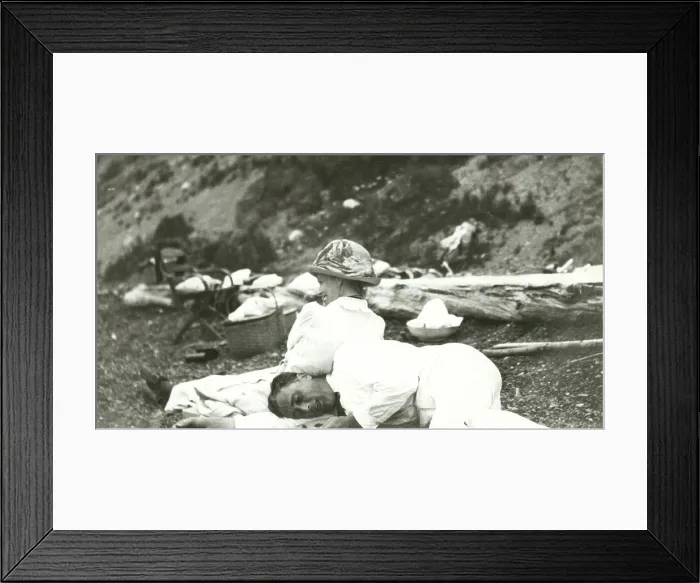 Framed Print : Franklin and Eleanor Roosevelt relaxing at Campobello. 1910. Picnic baskets are in the background. (BSLOC_2013_6_25) Framed Print : Franklin and Eleanor Roosevelt relaxing at Campobello. 1910. Picnic baskets are in the background. (BSLOC_2013_6_25)