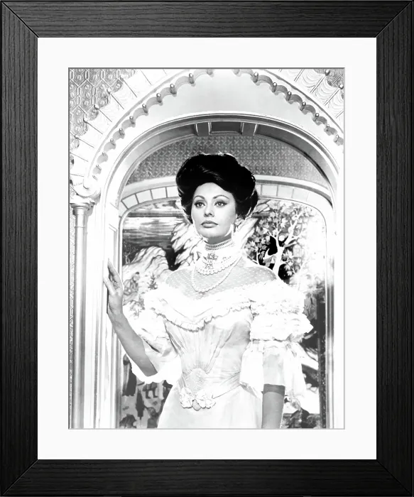 Framed Print : LADY L, Sophia Loren, 1966 Framed Print : LADY L, Sophia Loren, 1966