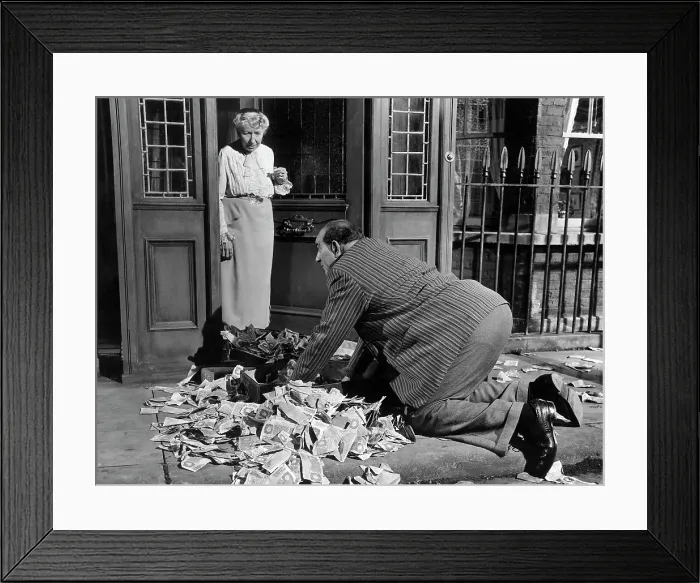 Framed Print : THE LADYKILLERS, Katie Johnson, Danny Green, 1955