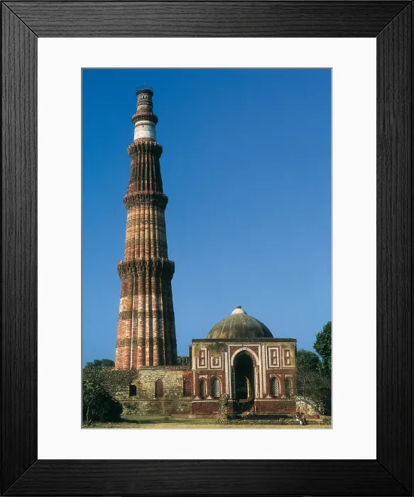 Framed Print : Quwwat Al-Islam Mosque. 1190s. INDIA. DELHI. Delhi. Qutb Minar and Alai Darwaza (Alai Gate), the entrance to the Quwwat-ul-Islam Mosque. Islamic art. Architecture