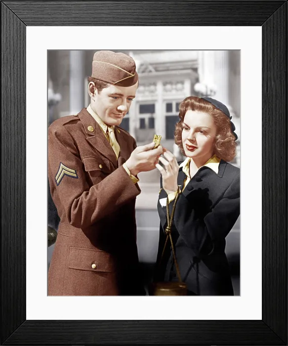 Framed Print : THE CLOCK, from left: Robert Walker, Judy Garland, 1945 Framed Print : THE CLOCK, from left: Robert Walker, Judy Garland, 1945
