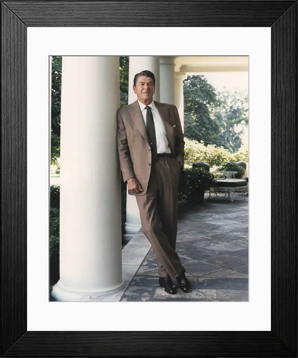 Framed Print : President Reagan on the White House Colonnade. August 17 1984. PO-USP-Reagan_NA-12-0065M