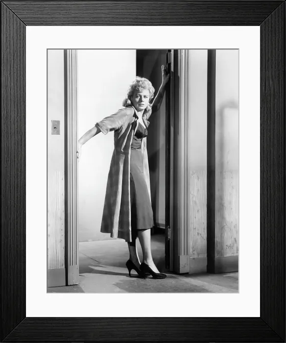Framed Print : LET NO MAN WRITE MY EPITAPH, Shelley Winters, 1960