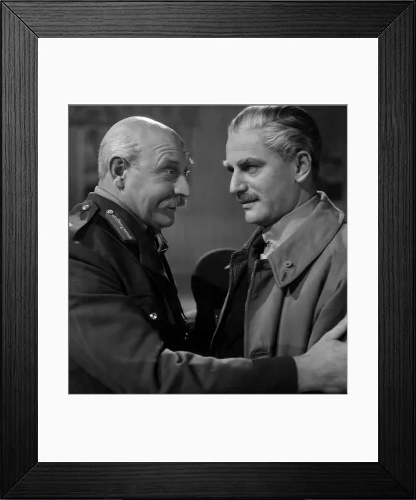 Framed Print : THE LIFE AND DEATH OF COLONEL BLIMP, (aka THE ADVENTURES OF COLONEL BLIMP), Roger Livesey, Anton Walbrook, 1943