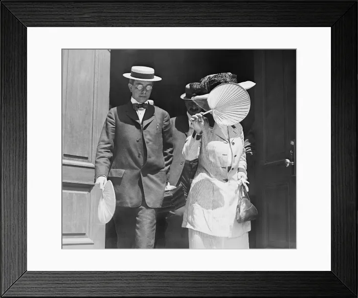 Framed Print : Harry Thaw (1871-1947), leaving court with a woman (possibly wife Evelyn Nesbit Thaw) covering her face with her fan. 1907-1909. Thaw was portrayed by Robert Joy in RAGTIME, 1981 Framed Print : Harry Thaw (1871-1947), leaving court with a woman (possibly wife Evelyn Nesbit Thaw) covering her face with her fan. 1907-1909. Thaw was portrayed by Robert Joy in RAGTIME, 1981