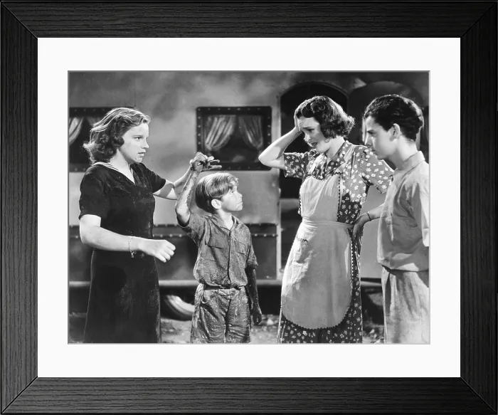 Framed Print : LISTEN, DARLING, from left: Judy Garland, Scotty Beckett, Mary Astor, Freddie Bartholomew, 1938
