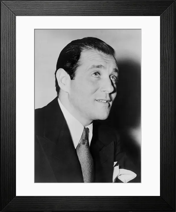 Framed Print : Benny Bugsy Siegel in 1947, the year of his murder in his Beverly Hills Mansion. Warren Beatty played Siegel in the 1991 film BUGSY Framed Print : Benny Bugsy Siegel in 1947, the year of his murder in his Beverly Hills Mansion. Warren Beatty played Siegel in the 1991 film BUGSY