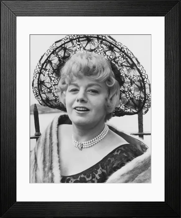 Framed Print : ALFIE, Shelley Winters, 1966