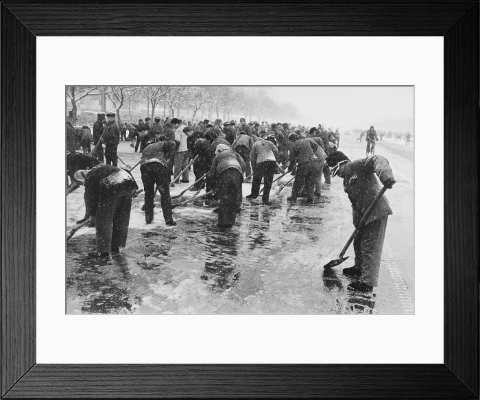 Framed Print : Chinese workers clear snow and ice from Beijing streets with shovels during Nixon's trip to China. Feb. 21-26 1972 Framed Print : Chinese workers clear snow and ice from Beijing streets with shovels during Nixon's trip to China. Feb. 21-26 1972
