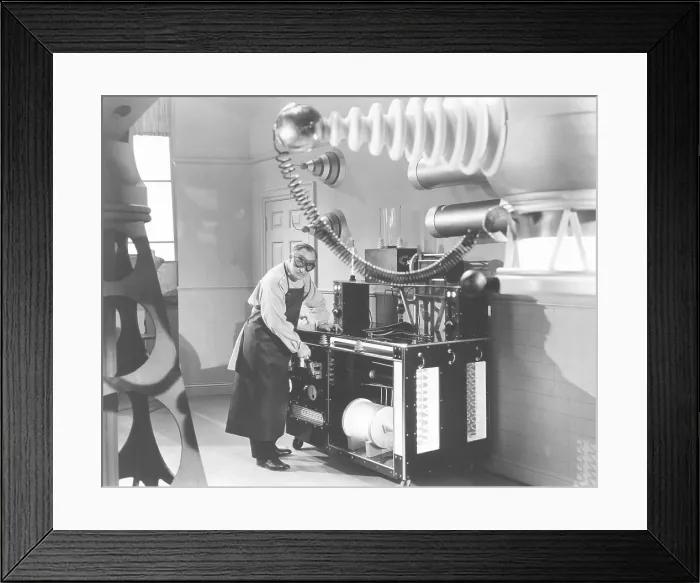 Framed Print : MAN-MADE MONSTER, Lionel Atwill, 1941 Framed Print : MAN-MADE MONSTER, Lionel Atwill, 1941