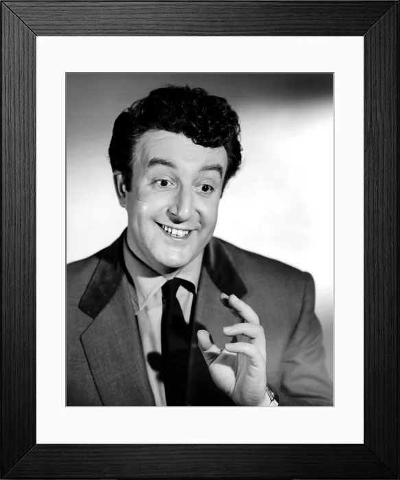 Framed Print : THE LADYKILLERS, Peter Sellers, 1955 Framed Print : THE LADYKILLERS, Peter Sellers, 1955