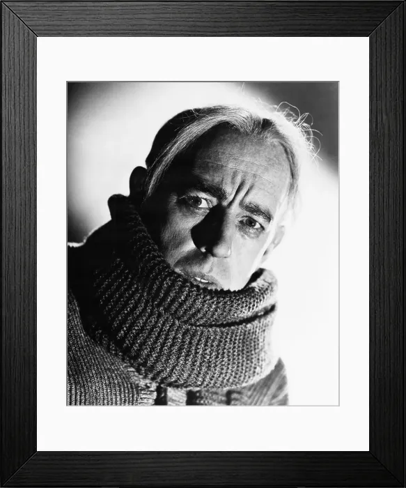 Framed Print : THE LADYKILLERS, Alec Guinness, 1955 Framed Print : THE LADYKILLERS, Alec Guinness, 1955
