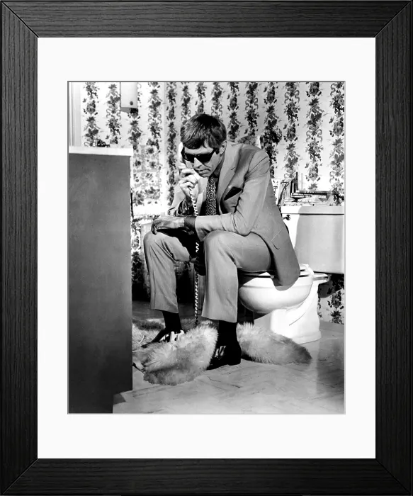 Framed Print : THE PRESIDENT'S ANALYST, James Coburn, 1967