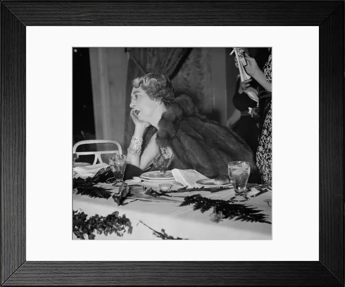 Framed Print : Evalyn McLean wearing her Hope Diamond and an armload of jewels. The wife, Edward Beale McLean, former owner of the Washington Post, was attending a Capital social function, ca Framed Print : Evalyn McLean wearing her Hope Diamond and an armload of jewels. The wife, Edward Beale McLean, former owner of the Washington Post, was attending a Capital social function, ca