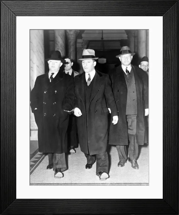 Framed Print : Louis Lepke Buchalter, center, handcuffed to J. Edgar Hoover (left), at entrance to courthouse in New York City in 1939-40