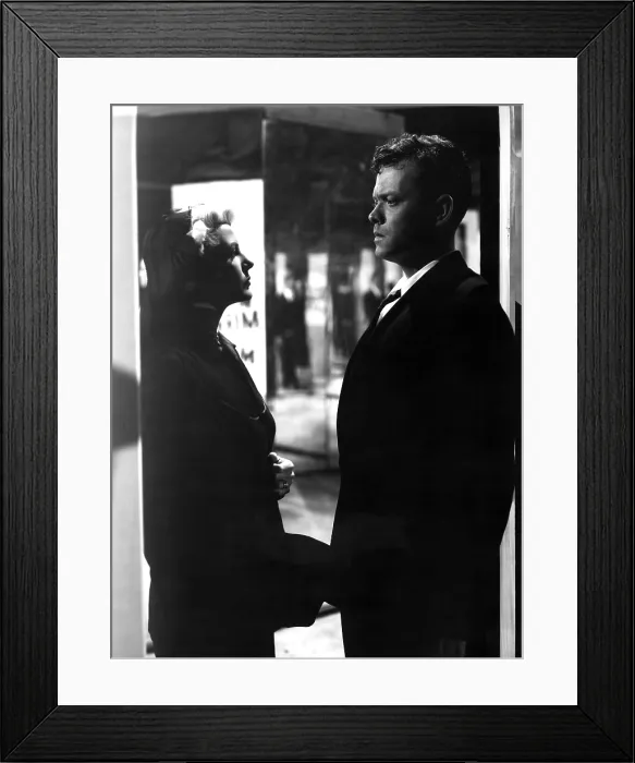Framed Print : THE LADY FROM SHANGHAI, Rita Hayworth, Orson Welles, 1954