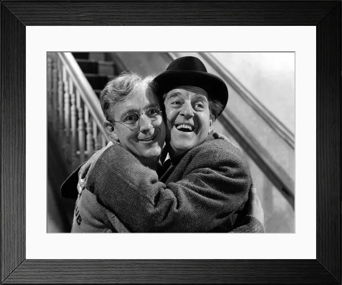 Framed Print : THE LAVENDER HILL MOB, Alec Guinness, Stanley Holloway, 1951 Framed Print : THE LAVENDER HILL MOB, Alec Guinness, Stanley Holloway, 1951