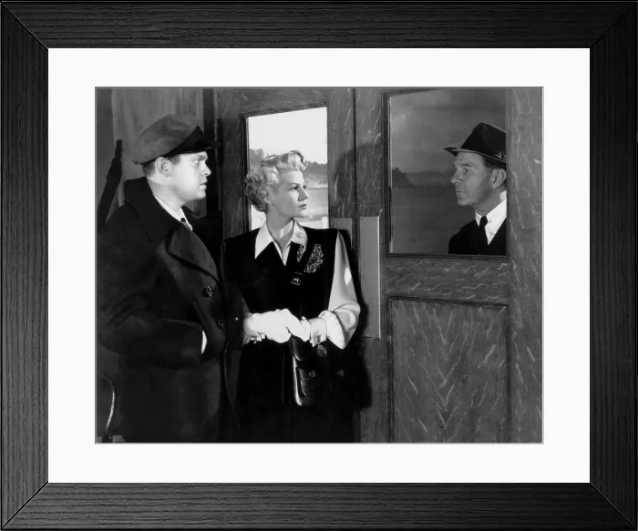 Framed Print : THE LADY FROM SHANGHAI, from left, Orson Welles, Rita Hayworth, Glenn Anders, 1947