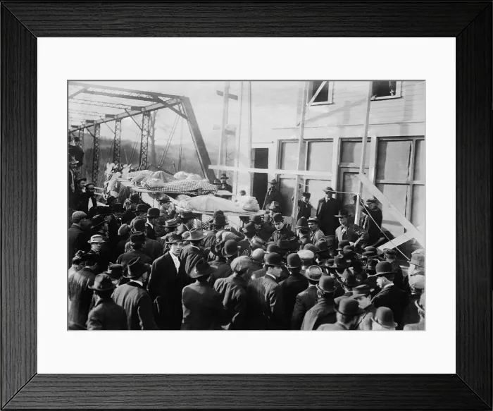Framed Print : Shrouded victims of the Marianna Mine loaded onto a horse drawn wagon