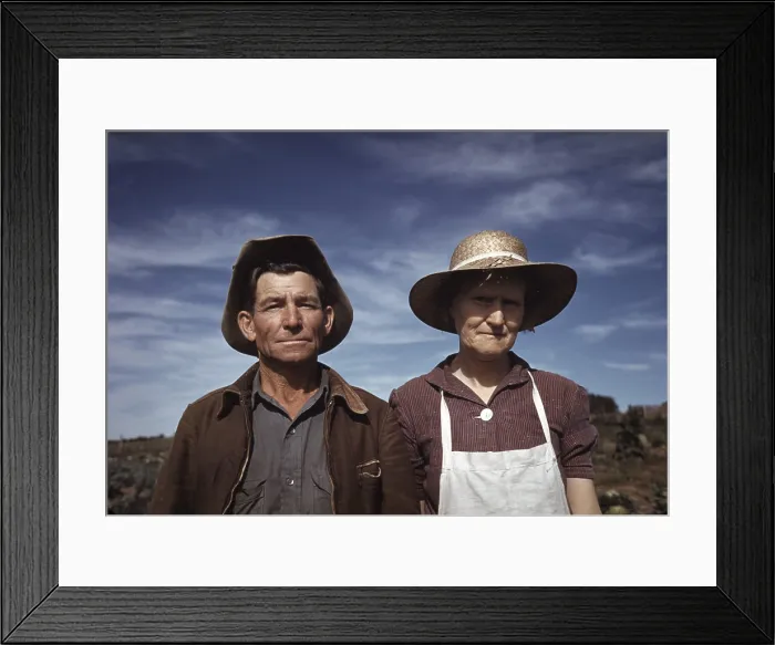 Framed Print : Jim Norris and wife homesteaders in Pie Town New Mexico. Oct. 1940