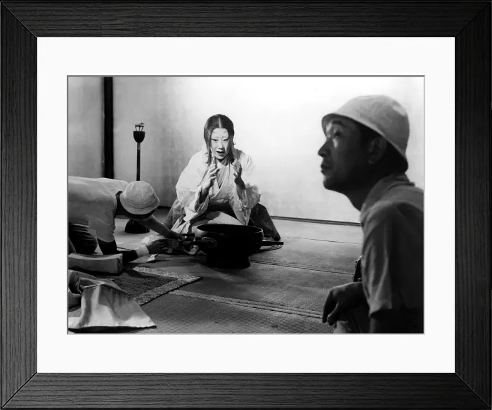 Framed Print : Isuzu Yamada, director Akira Kurosawa on the set of THRONE OF BLOOD, (aka KUMONOSU JO), 1957